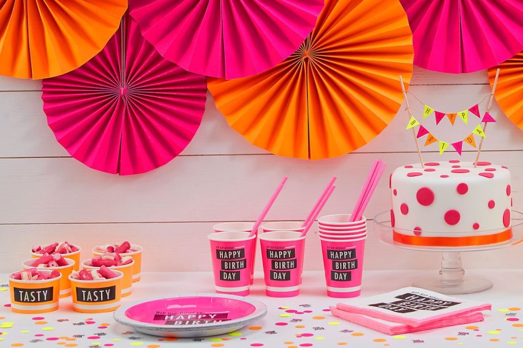 themed party supplies wholesale